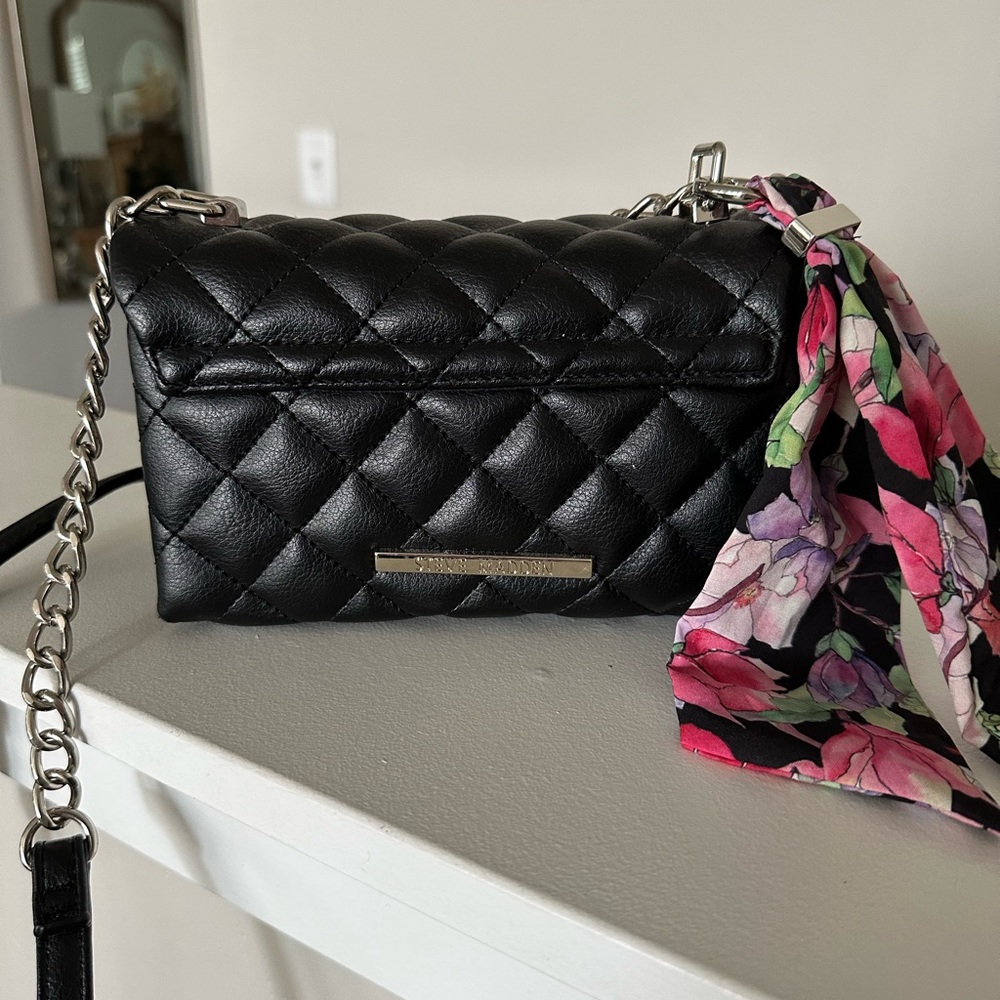 Steve Madden Black puffer purse